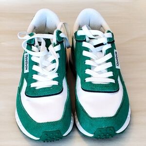 Reebok Galaxy 16 Green White Retro Ortholite Comfort Sneakers Wm 8.5 NEAR NEW!!!